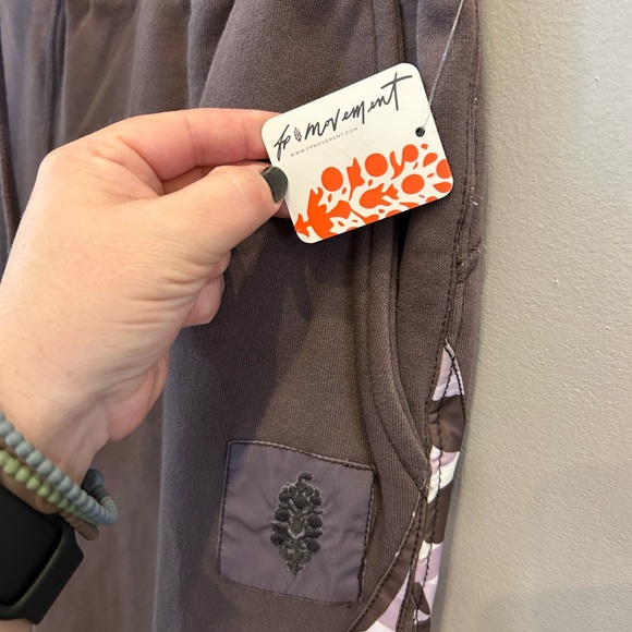 NWT πFP Free People Movement Snow Flow Joggers - Driftwood Combo Taupe - size M - Picture 11 of 12